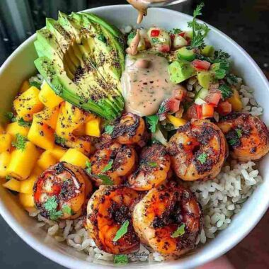 Bowl méditerranéen aux crevettes et avocat, fraîcheur solaire dans un bol 4 Bowl méditerranéen aux crevettes et avocat
