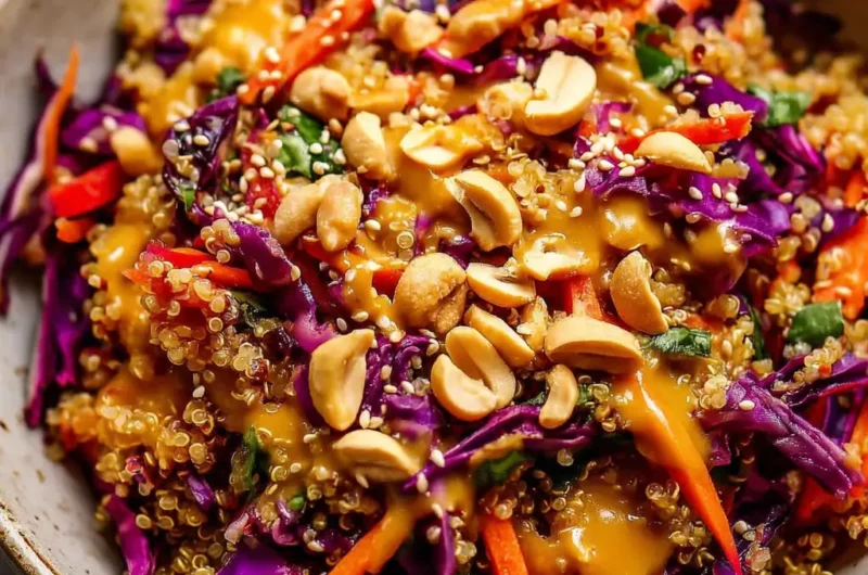 Salade thaï au quinoa, chou rouge & cacahuète