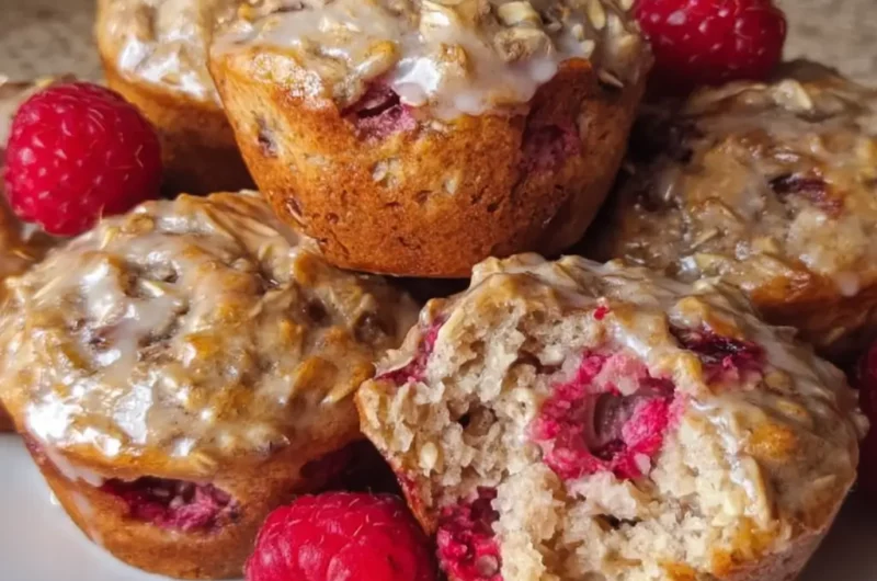 Muffins à la banane, framboises, flocons d’avoine et sirop d’érable
