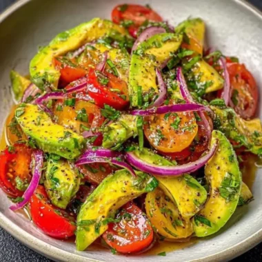 Salade Avocat, Tomate & Oignon Frais : la simplicité qui chante l’été 3 Salade Avocat, Tomate & Oignon Frais