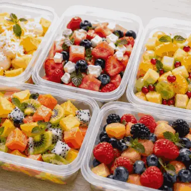 Mes salades de fruits à emporter : cinq recettes fraîches, colorées et pleines de soleil 4 Salades de Fruits à Emporter v2
